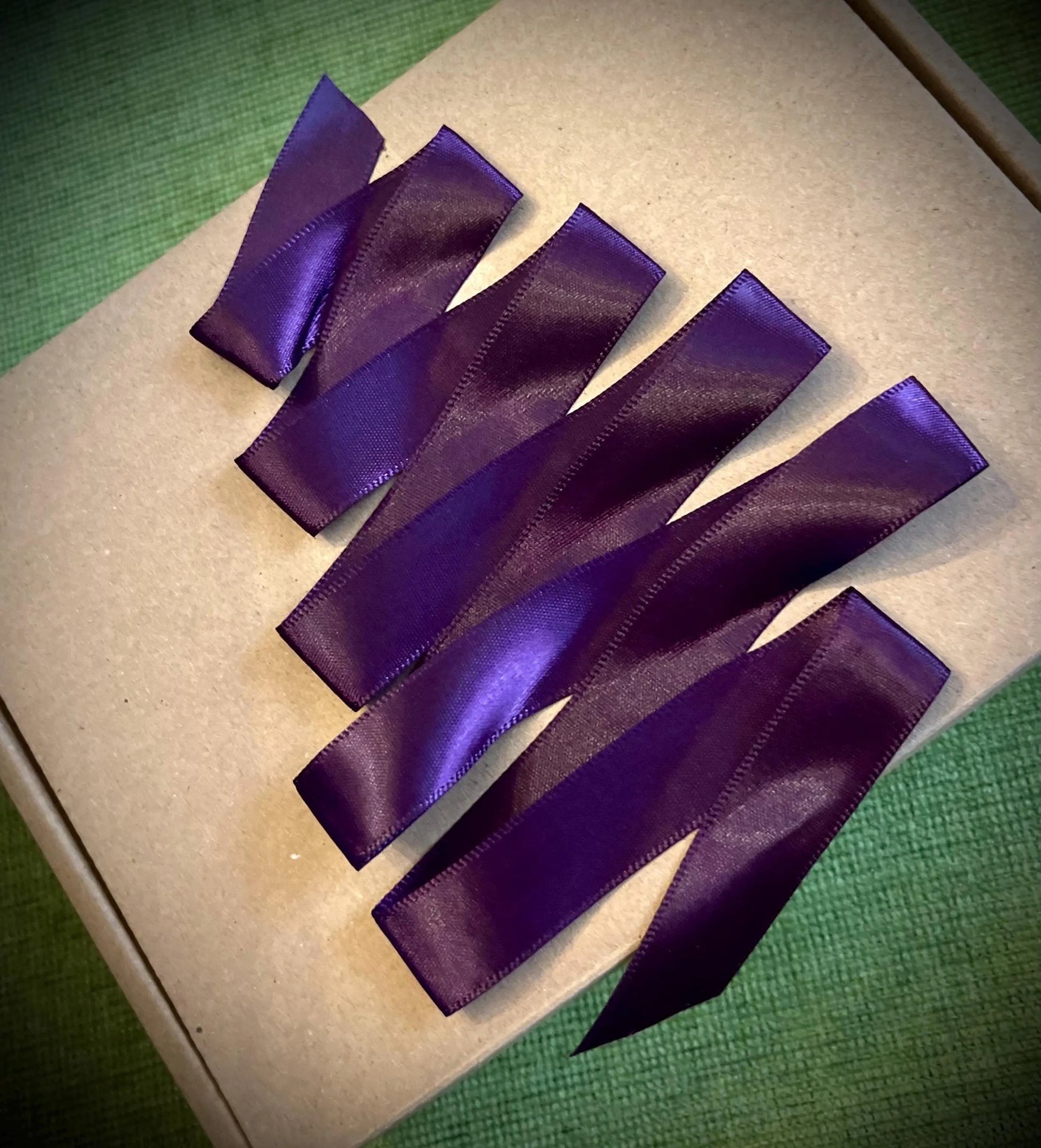 Dickens Scented Candle Gift Set for Christmas. Dickensian Christmas Carol gift set of candles, Tiny Tim, Smoking Bishop, Mr Topper, Humbug, Scrooge, Fezziwig. Yuletide scents of fir, pine, zesty orange, mulled wine, gingersnap cookies, brandy, fireplace embers, figgy pudding, gin, oud wood